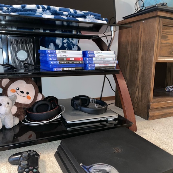 PS4 Pro - Picture 9 of 9